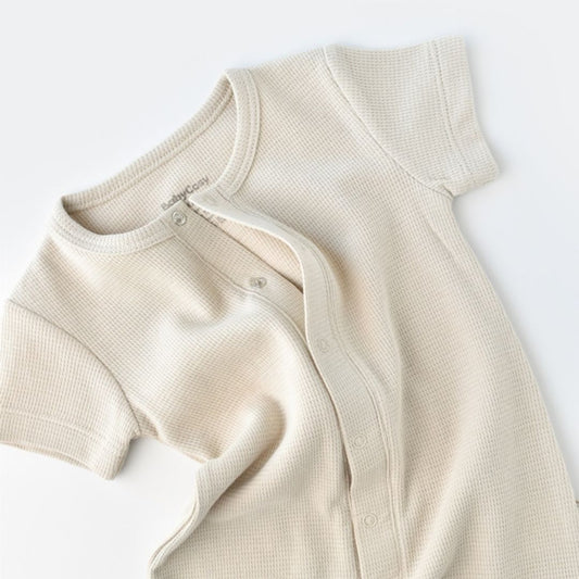 WAFFLE Short-sleeved romper in 100% Organic Cotton