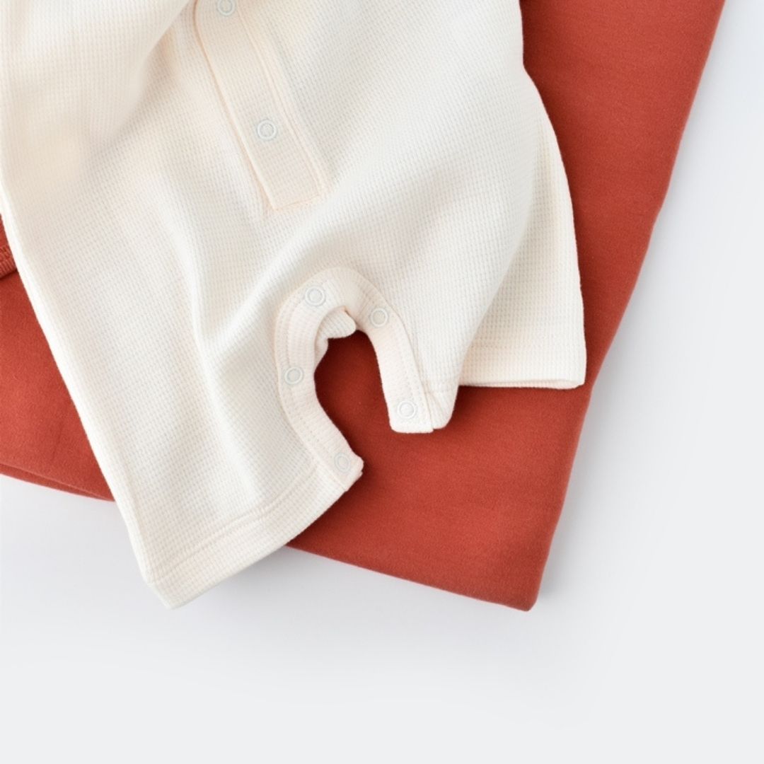 WAFFLE Short-sleeved romper in 100% Organic Cotton