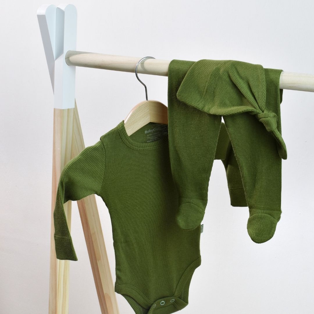 MODAL NEUGEBORENES SET 3 Teile aus 50 % Modal - 50 % Bio-Baumwolle