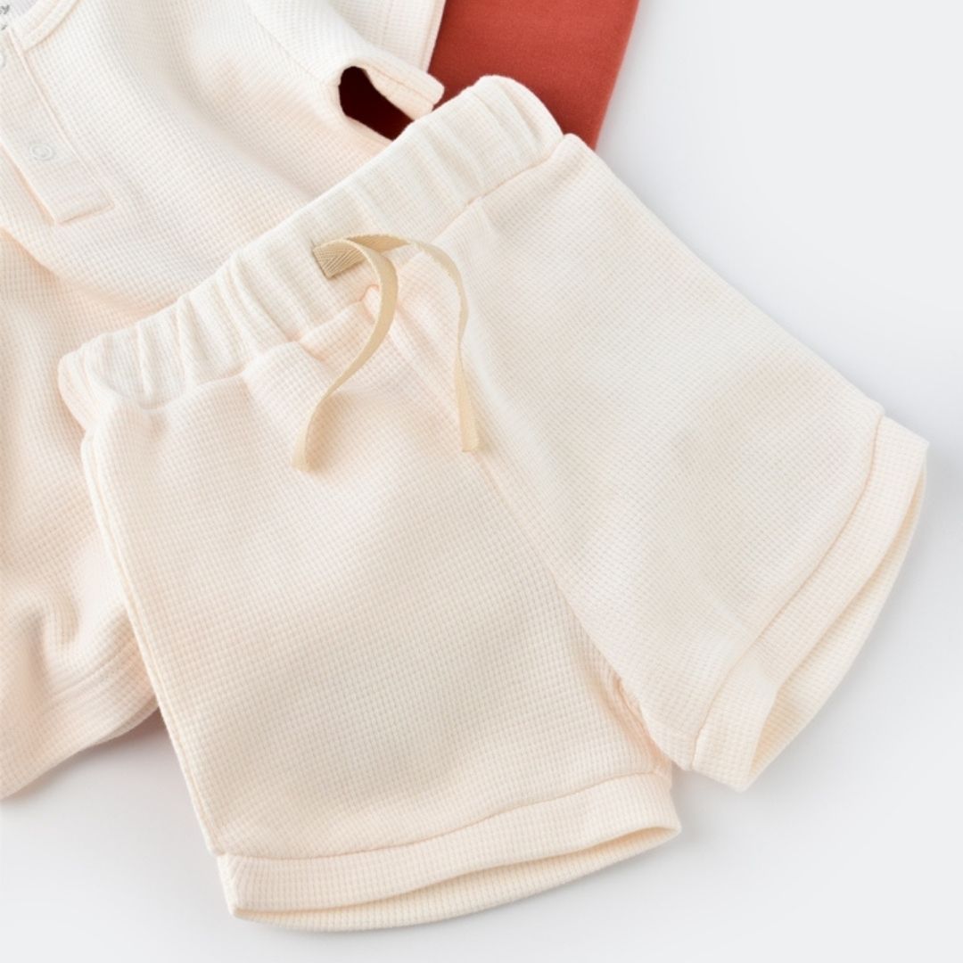 WAFFLE SET Shorts und Kurzarm-T-Shirt aus 100 % Bio-Baumwolle